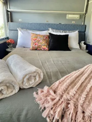 A unique sleeper train carriage near Bathurst that's off the rails! - 民泊