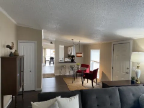 Lake Views from Great Deck, newly remodeled, Family members of all ages