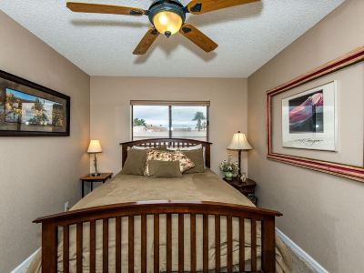 Steps from the River! Cozy 2 bed/ 2 bath condo. Min 30 day rental.