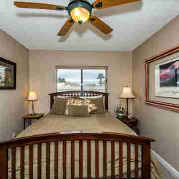 Steps from the River! Cozy 2 bed/ 2 bath condo. Min 30 day rental. Rooms