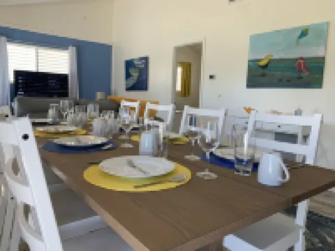 10 Min Walk to Beach, Cozy Family Home