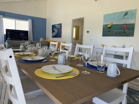 10 Min Walk to Beach, Cozy Family Home