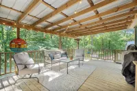 Enid Lake's charming 3-bedroom cabin with WiFi and AC in quaint Plum Point