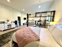 Luxury Asheville Studio with Great Blue Ridge Mountain Views!