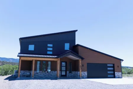 The Grove - Secluded Tree Grove Stay, Red Mountain Views, Hot Tub, Zion & Bryce