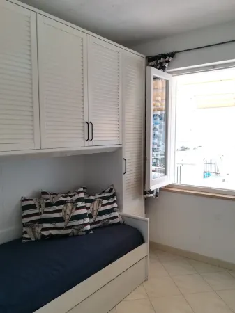 A centrally located house with a breathtaking view of the Island. Отели рядом с достопримечательностью «Via Camerelle»