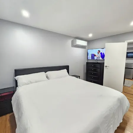 Elegant Suite near JFK Airport Отели рядом с достопримечательностью «Железнодорожная станция JFK Air Train»