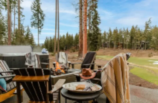 5 King Beds on Golf Course with a VIEW 0.6 mile walk to Winery!