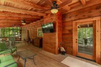 Cabin with dock, Huge screen-in porch, Great FAM getaway, HS WiFi, Pet Friendly