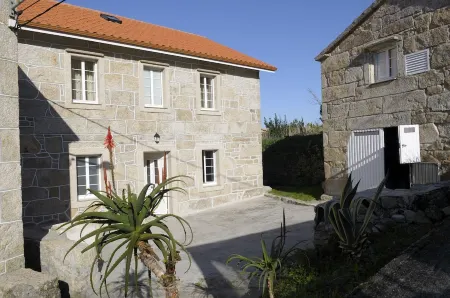 Rustic house with sea views