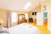 Luxury PTown Condo -  5 Min Walk to Commercial St
