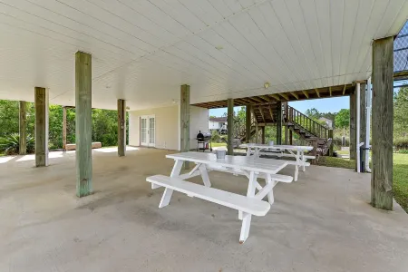 Peaceful Waterfront Summer Escape! Sunshine, King Suite, Private Dock