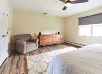 Retreat with Hot Tub, 10 Min to Skiing, Fireplace and Firepit! Hotels in Warwick