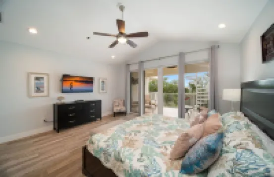 Vacay Vibes ~ Tropical Luxury Home in Mariners Club. Pools, Marina, Pickleball