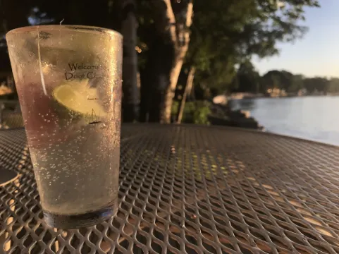 Waterfront gem, sandy beach, modern kitchen, large great room, free firewood Hotels in Nasewaupee