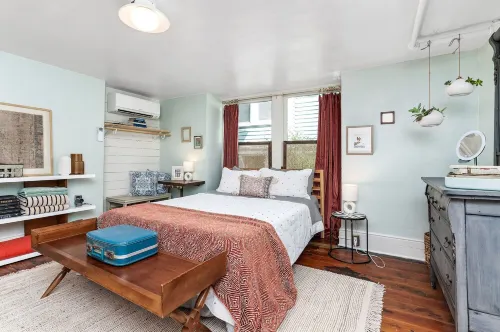 Queen City Hideaway - walk downtown, newly reno, classic, and cozy with views!