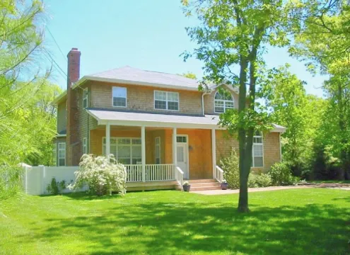 2026 Summer Rental Available in East Hampton. Private Bay Beach Community!