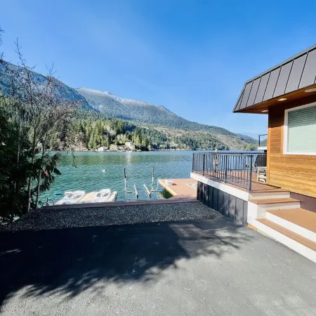 Dreamlike Lakefront Cabin on Lake Sutherland
