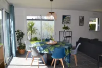 House between land and sea, 10 minutes' walk from the beach and GR34.