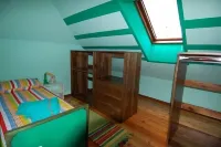 STUNNING LARGE APARTMENT WITH VIEW, GARDEN AND DIRECT ACCESS TO LAKE ORTA
