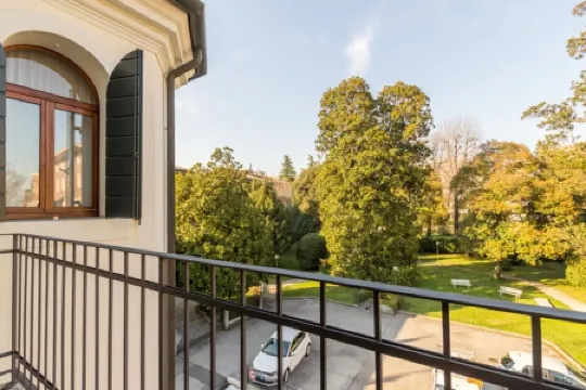 Elegant apartment a stone's throw from the center