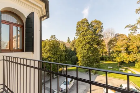 Elegant apartment a stone's throw from the center