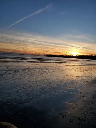 Cozy & Warm Getaway Cottage in Beach Community