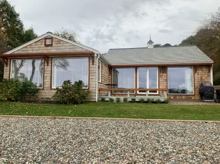 Cape Code Waterfront Cottage