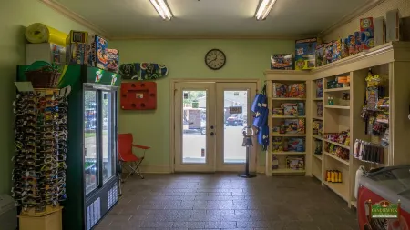 Lakefront Resort Townhome with Swimming Pool and Boat Slips on Site Отели в г. Гров