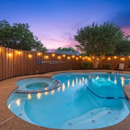 Modern Family Haven, Pool, Game Room,Sky Lit Atrium,5 bedrooms,King beds,3 baths