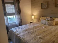 Cityline suite Three miles to PC, RIC, BROWN, JWU, &RISD 波塔基特住宿飯店