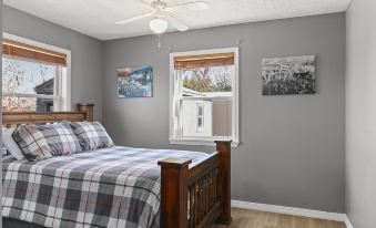 Cozy cabin overlooking Wister Lake