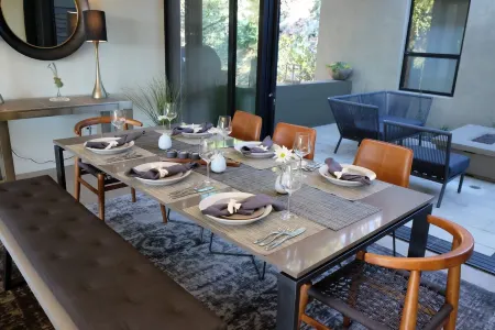 Modern Sonoma Home! Beautiful Views, Hot Tub.  Relax on The Patio, Wine Country! Отели в г. Феттерс Хот Спрингс-Агуа Калиенте