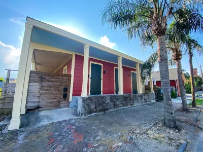 Historic Irish Channel Home, Blocks to Magazine St. and St. Charles Ave. Hotels in Garden District