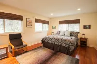 Lovely home with hot tub near Volcano National Park