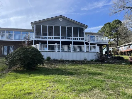 Welcome to our lake house on the beautiful Hiwassee River!