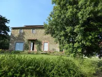 Hilltop Farmhouse - Countryside Views: 5 Beds (+2 Extra DR - ensuite BR (+20%)