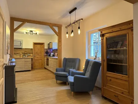 Modern vacation home / chalet with forest view in Dresden Отели рядом с достопримечательностью «Шлос Пилльниц»