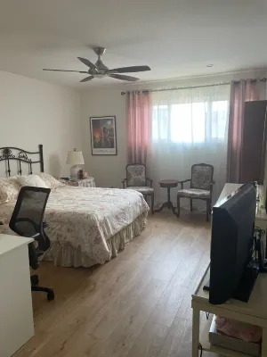 Beautiful Remodeled West Los Angeles condo - Brentwood adjacent. Hotels in West Los Angeles