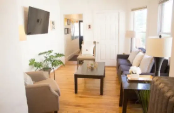 Beautiful 1st Floor Apartment & Amazing Shower