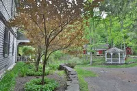 Birch Creek Retreat ~ 8br, 8ba, New Hot Tub + Sauna