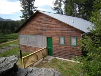 The Hynes Cabin- 1925 Renovated Classic with Stunning Views