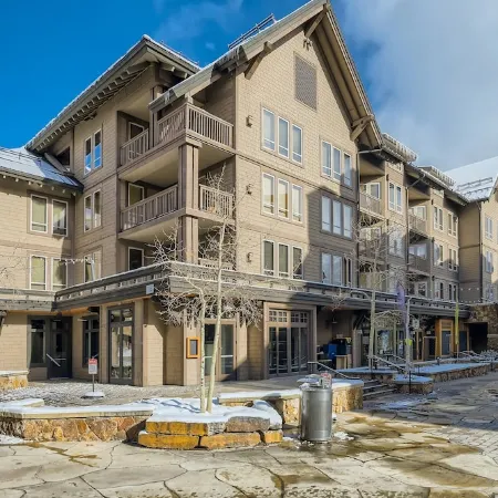 ★★Center Village Condo that Doesn't Feel Like a Rental!★★