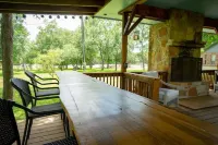 Tiny Home in Canyon Lake 5 mins to Lake & River, Prime Area, Pet Friendly -  Apartamentos vacacionales