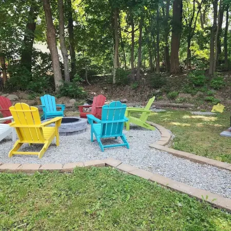 Cozy 3 bd Cottage w/ access to private lake
