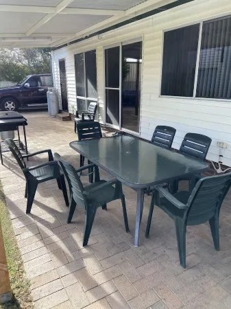 Sandowne House - Families and fisher peoples favourite close to beach