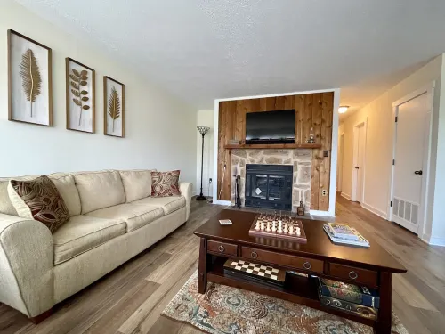 2 Bedroom Condo - Snow Tubing, Ski!