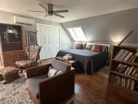 Quaint Neighborhood / Close to Beaches