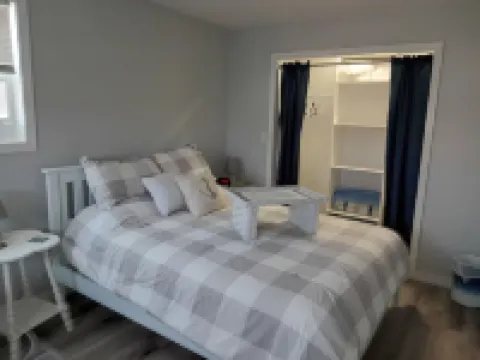 Plum Island place 5 minute walk to beach 9 minute walk to point Hotels in Newburyport