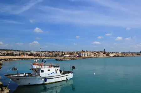 MOST APARTMENT RENOVATED ONLY 50 METERS FROM THE BEACH! Отели в г. Donnalucata